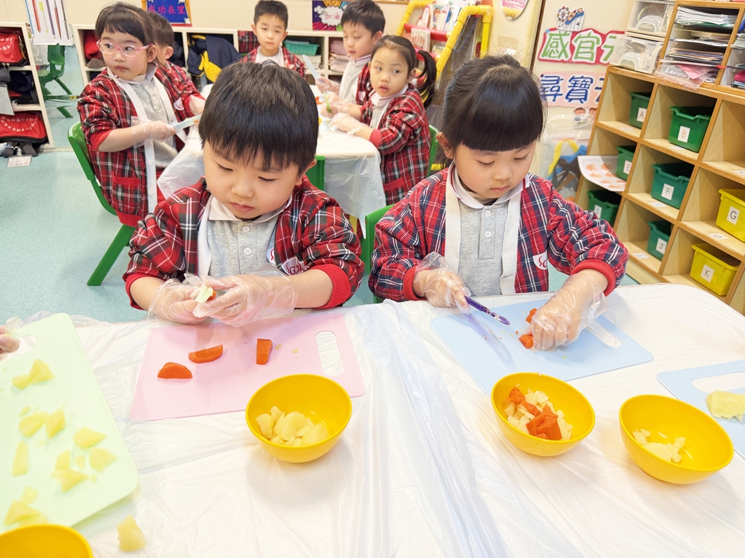 2025-2026~K2 – 製作：火腿紅蘿蔔薯仔沙律